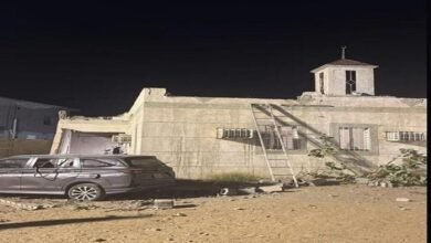جانب من الأضرار جراء سقوط مقذوف حوثي بجازان