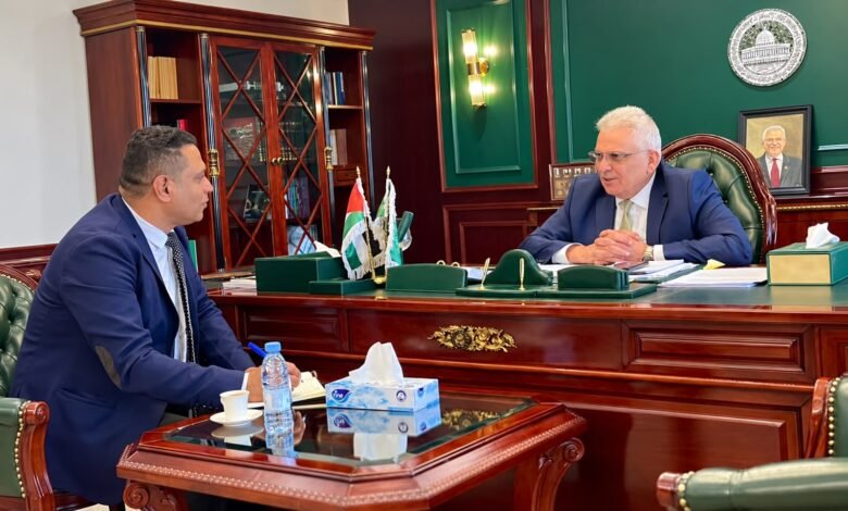 محرر النخبة العربية أحمد ممدوح مع السفير الفلسطيني مازن غنيم في حوار خاص للنخبة العربية
